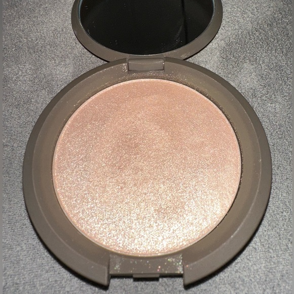 Becca Shimmering Skin Perfecter in Opal - Picture 2 of 4